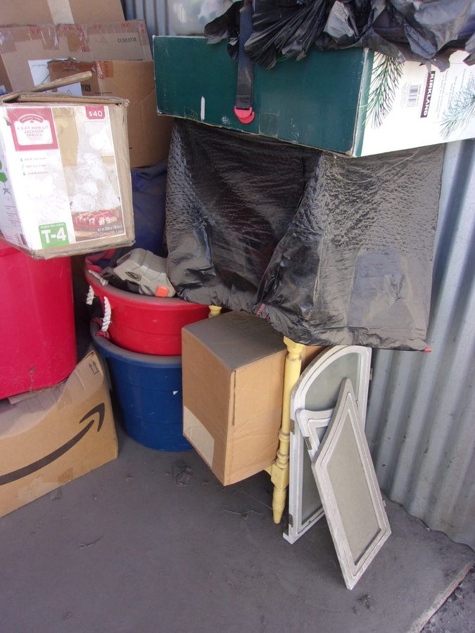 8 x 12 storage unit in Fresno, CA