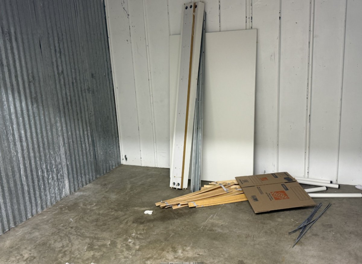 10 x 10 storage unit in Kensington, MD