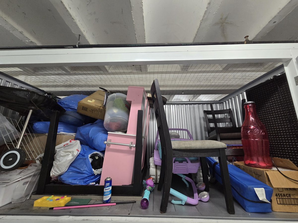 5 x 10 storage unit in Los Angeles, CA