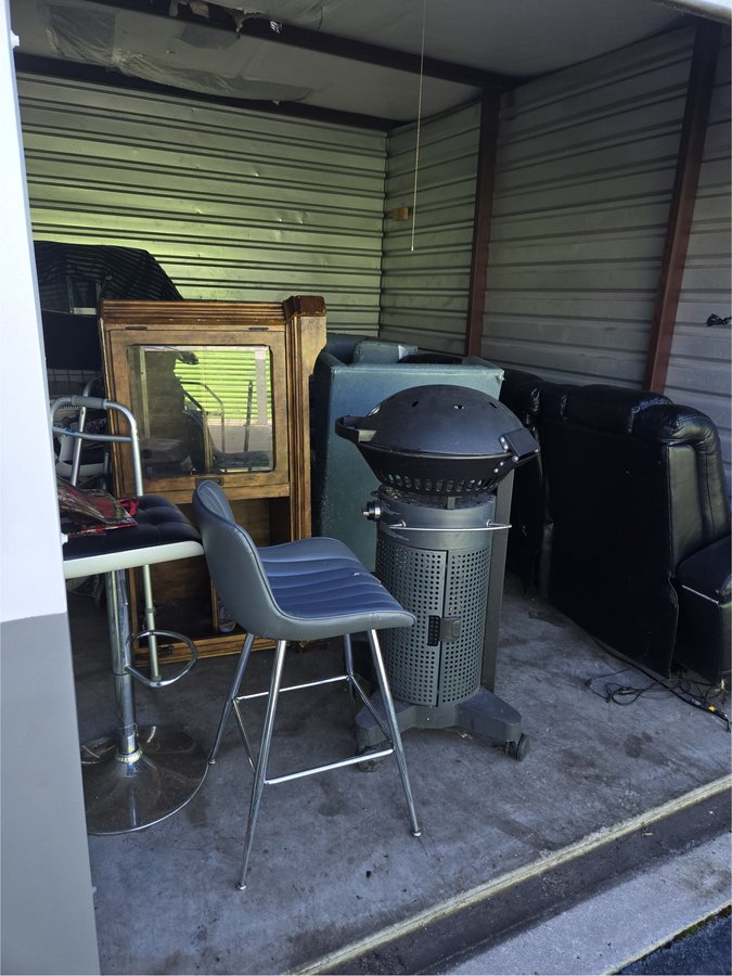 10 x 15 storage unit in Sarasota, FL
