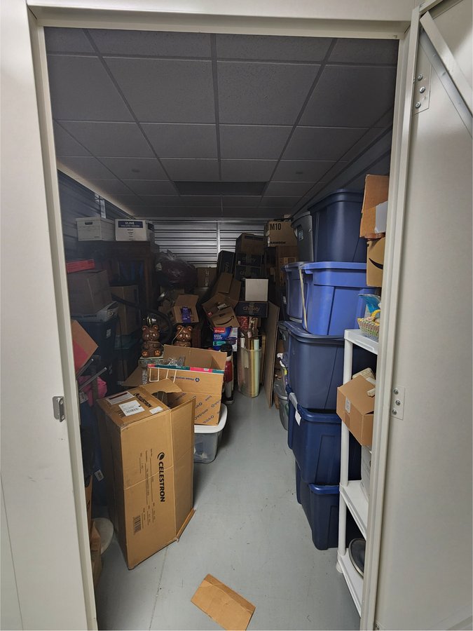 10 x 15 storage unit in Hicksville, NY