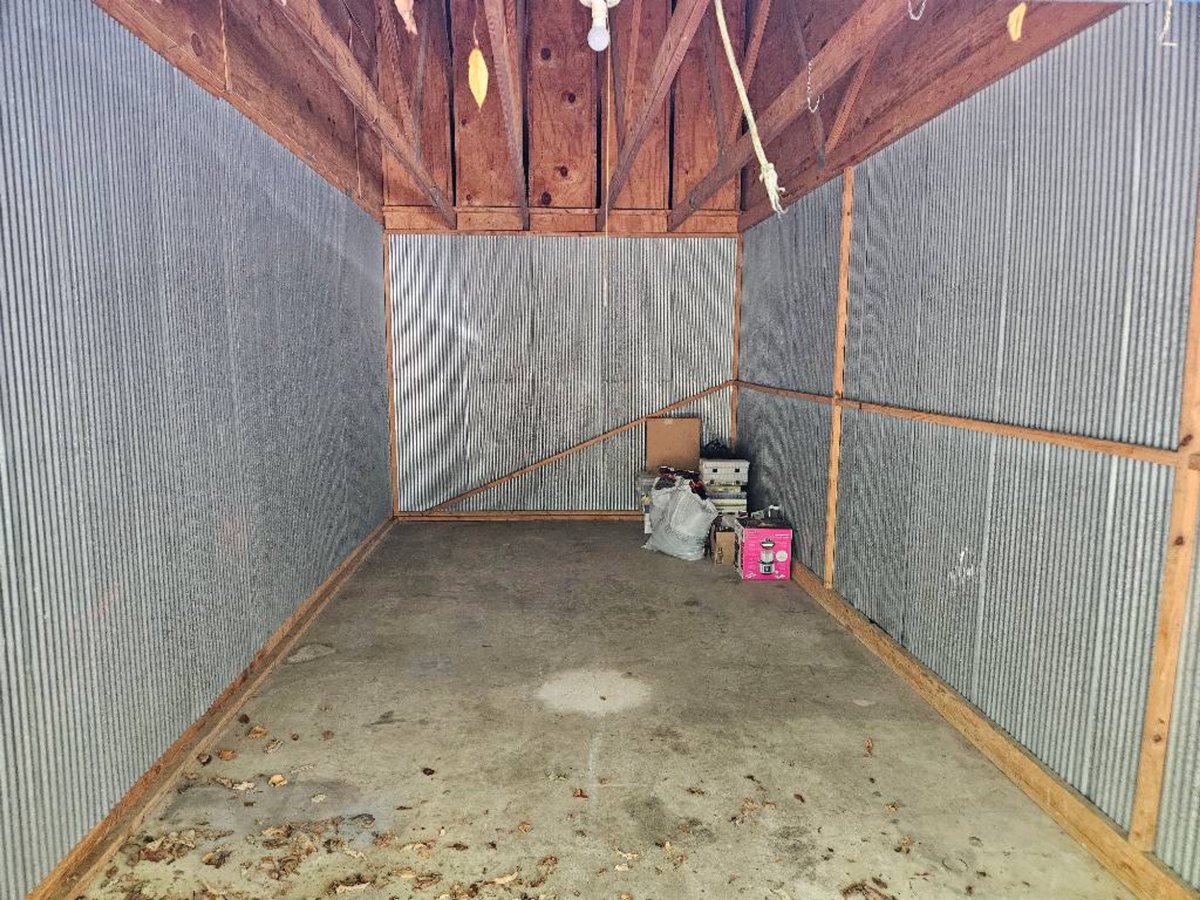 10 x 20 storage unit in Columbus, IN