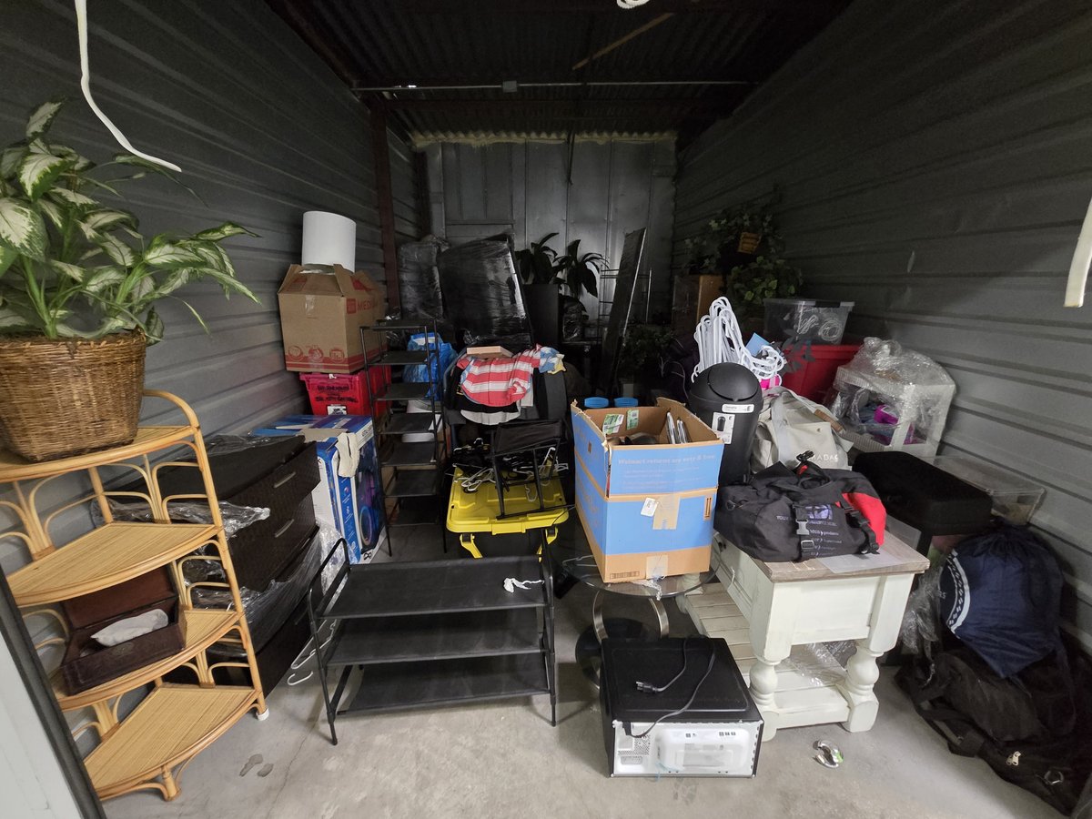 10 x 15 storage unit in Phoenix, AZ