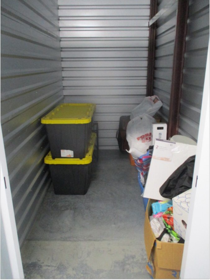 5 x 10 storage unit in Wilmington, DE