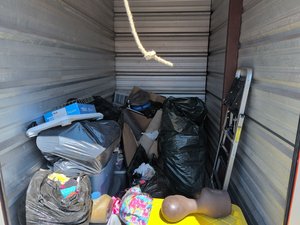 5 x 10 storage unit in Aurora, IL