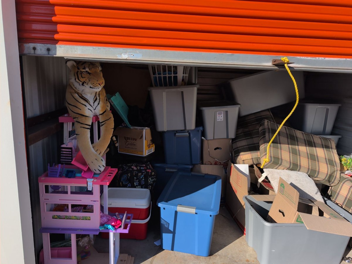 7 x 10 storage unit in Aurora, IL