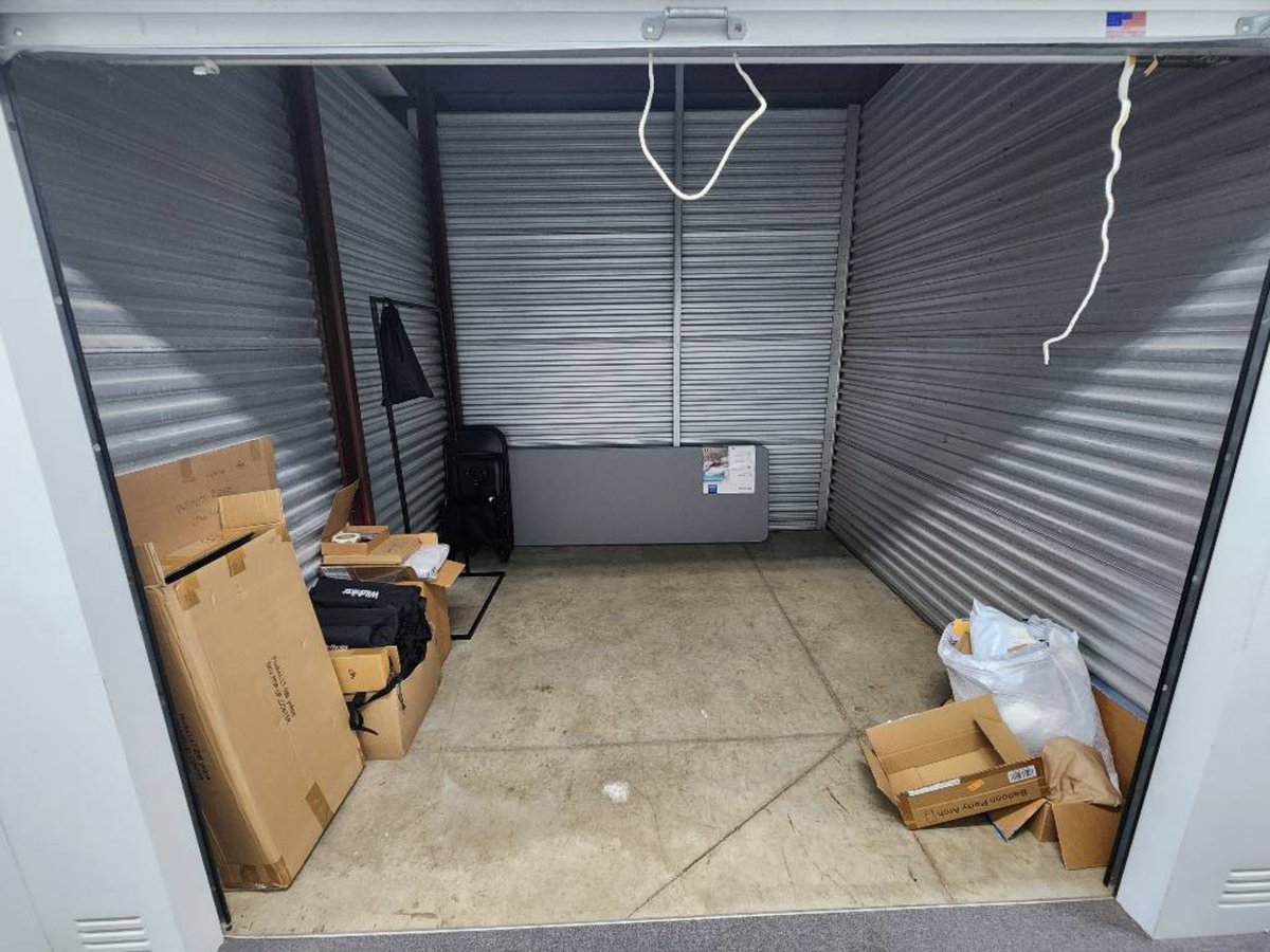 10 x 10 storage unit in Schaumburg, IL