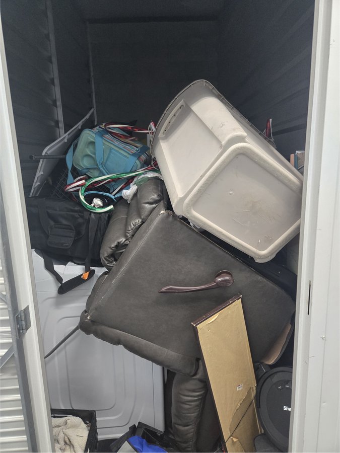 5 x 10 storage unit in Brandon, FL