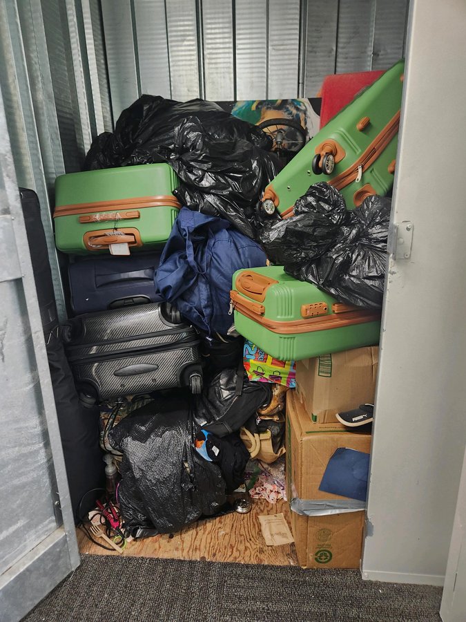 4 x 7 storage unit in Los Angeles, CA