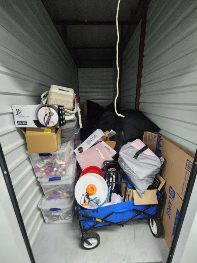 5 x 15 storage unit in Batavia, IL