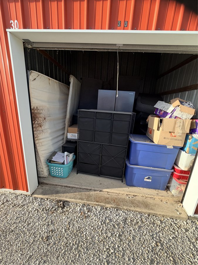 10 x 10 storage unit in Fairmount, IN