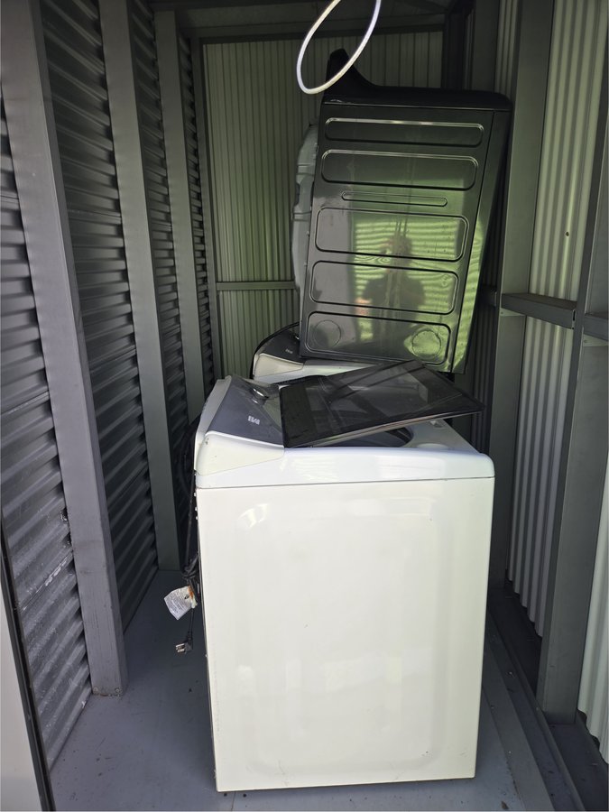 5 x 10 storage unit in Brandon, FL