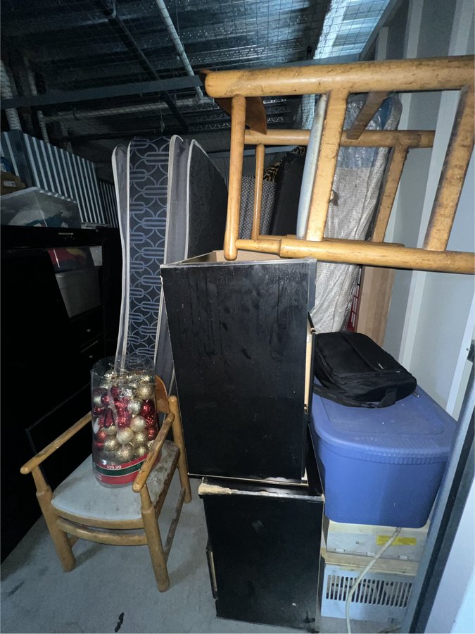 10 x 15 storage unit in Newark, NJ