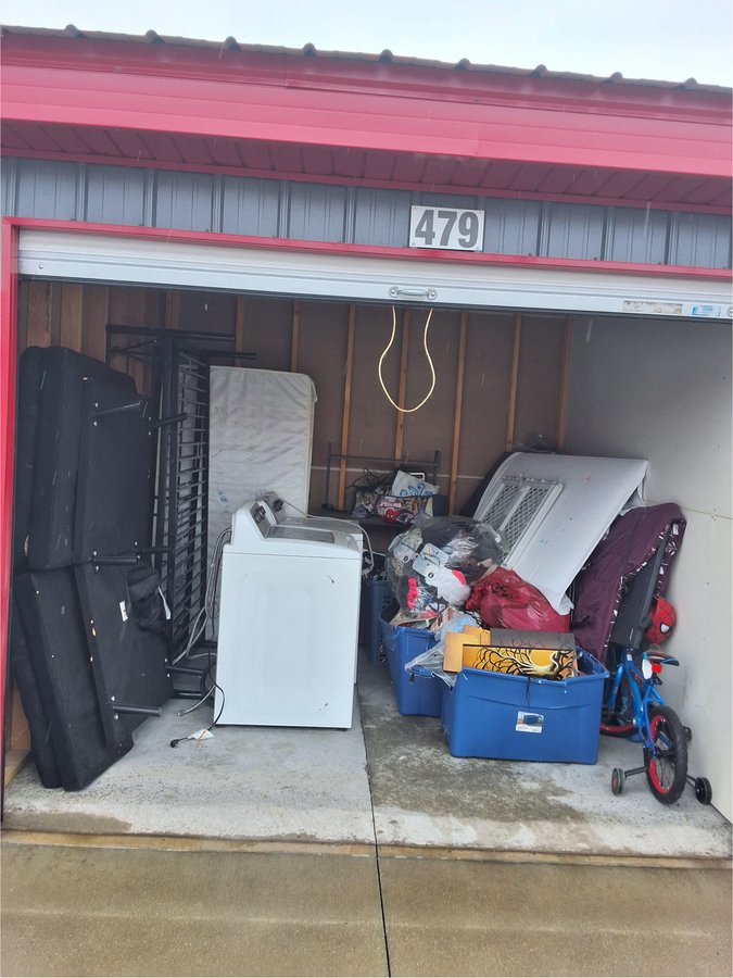 10 x 10 storage unit in Springfield, IL