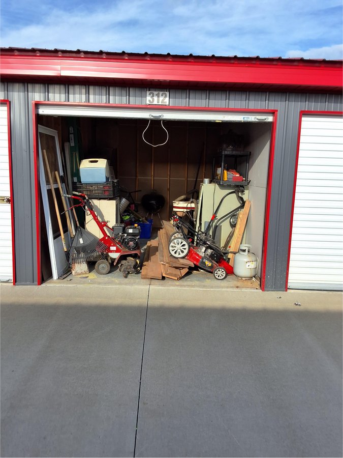 10 x 15 storage unit in Springfield, IL