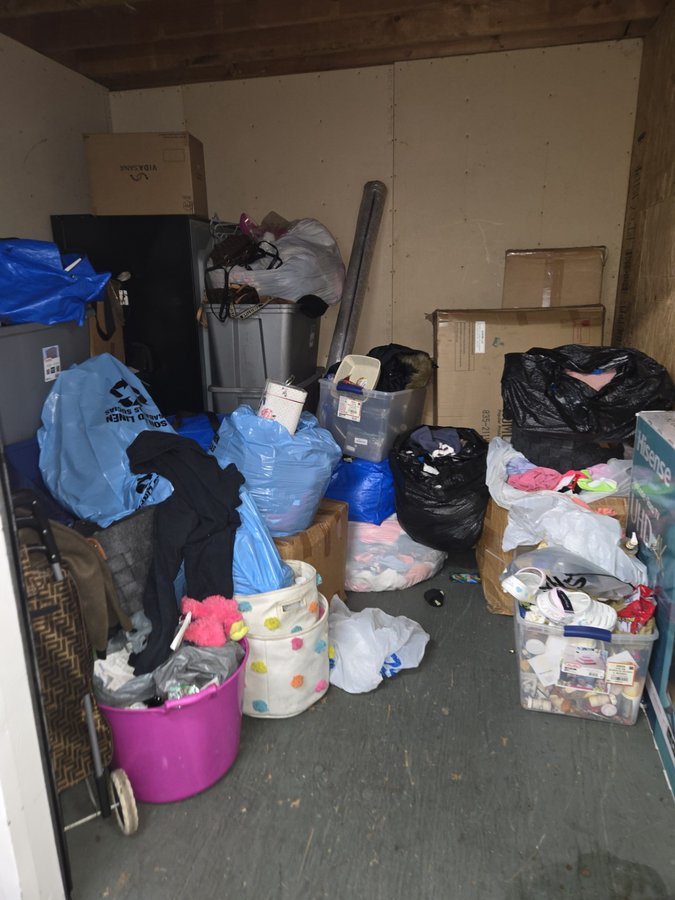 10 x 10 storage unit in Hawthorne, CA