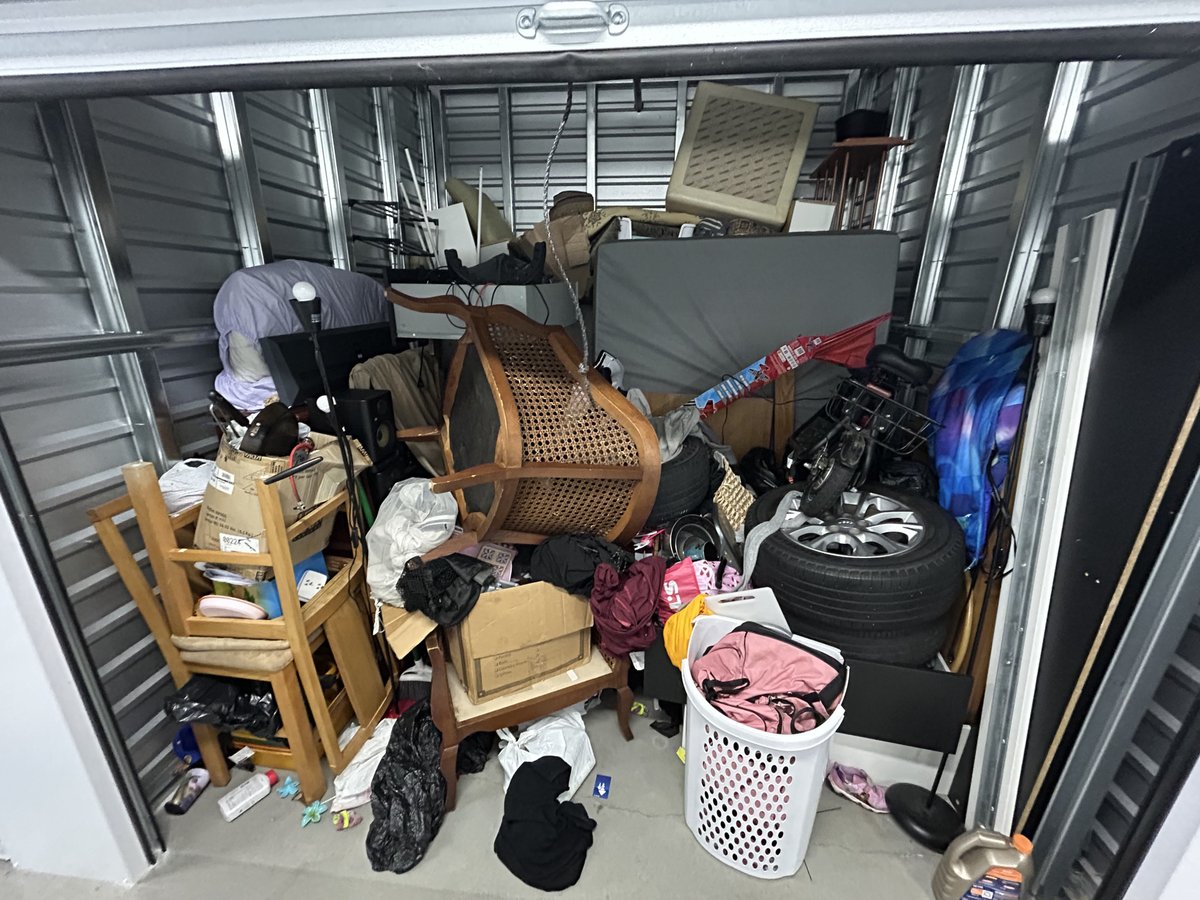 10 x 10 storage unit in Richmond, CA