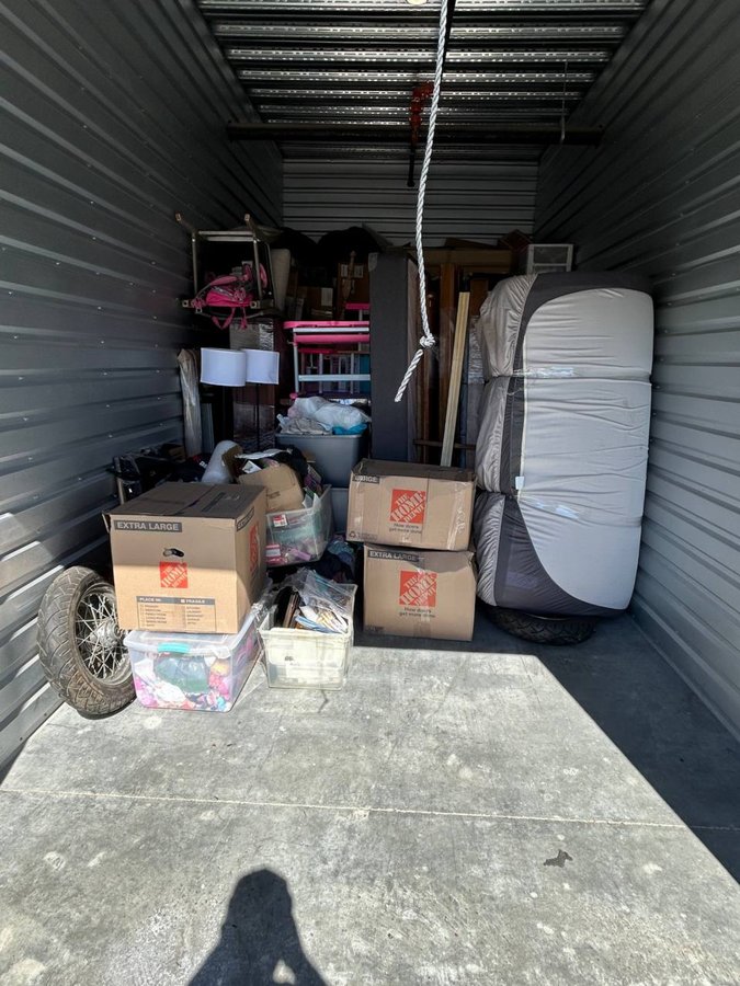 10 x 18 storage unit in Richmond, CA