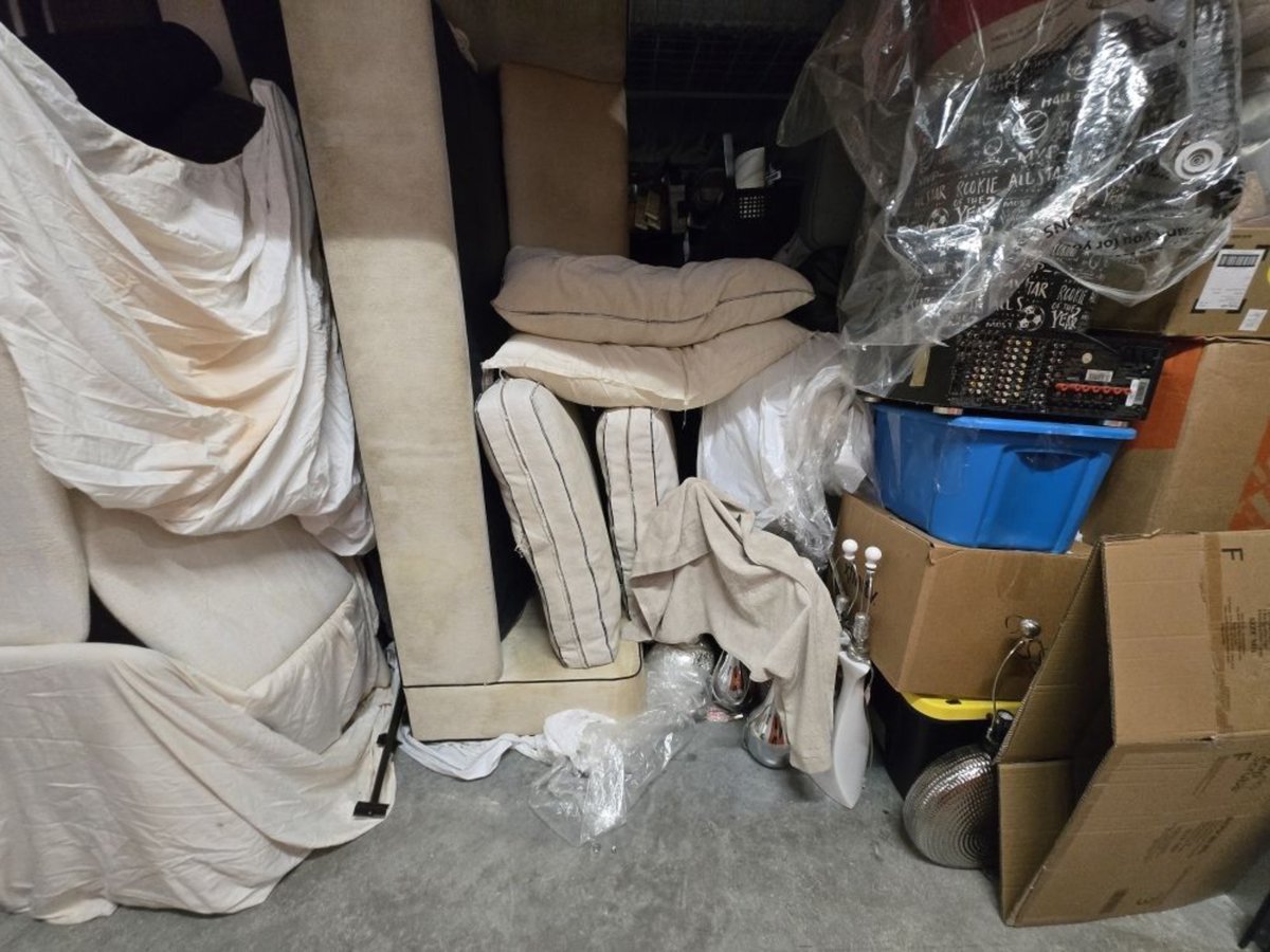 10 x 15 storage unit in Hollywood, FL