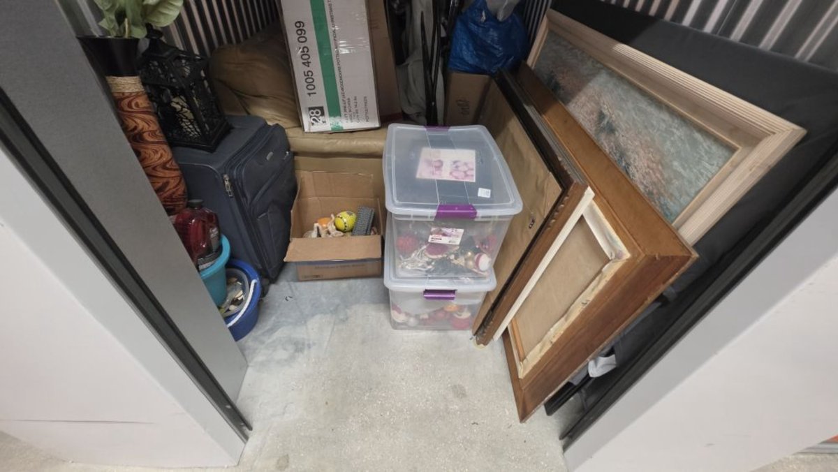 5 x 10 storage unit in Hollywood, FL