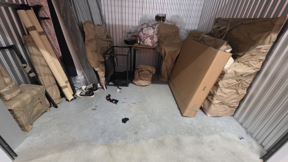 10 x 10 storage unit in Hollywood, FL