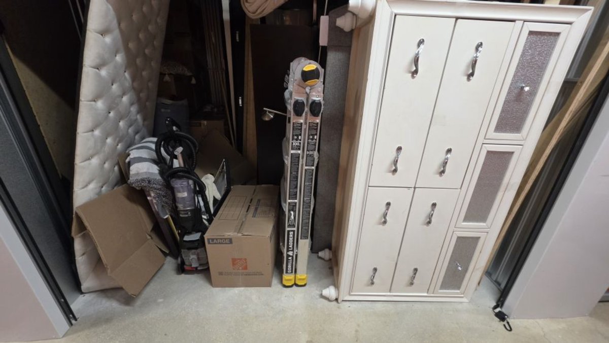 10 x 10 storage unit in Hollywood, FL