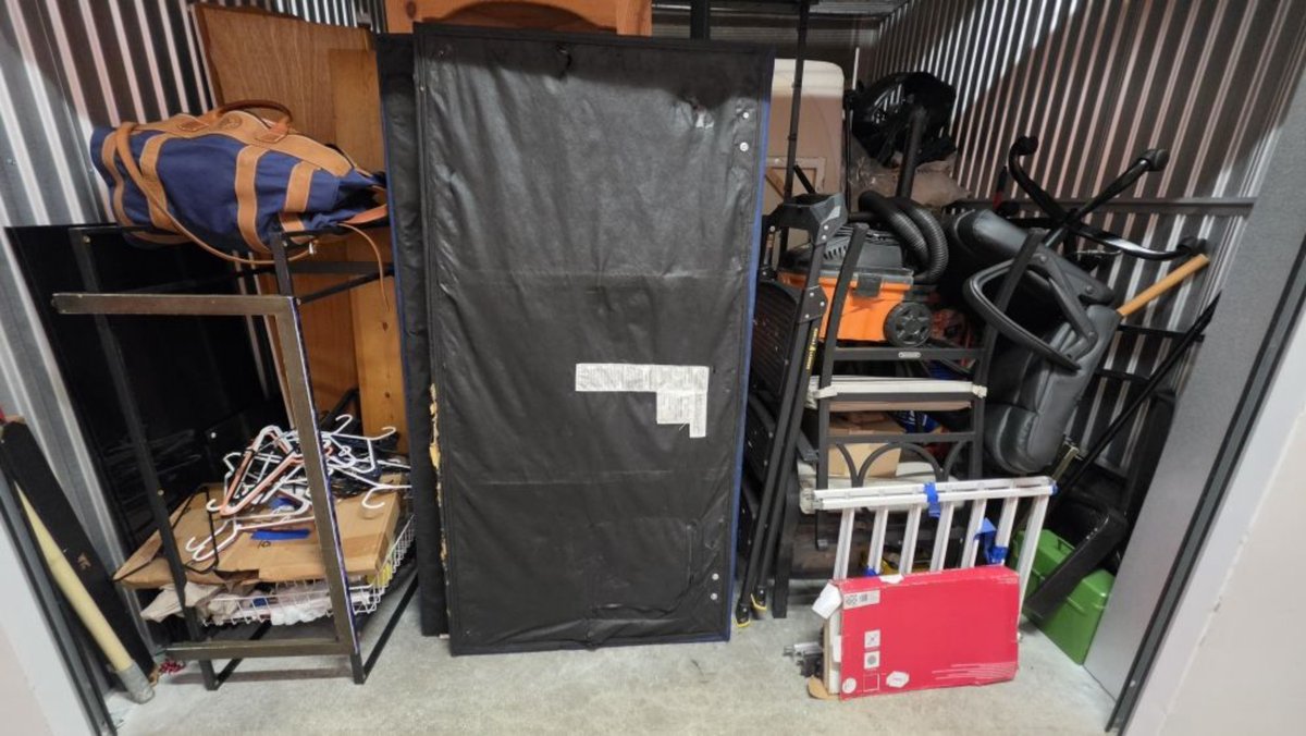 10 x 10 storage unit in Hollywood, FL