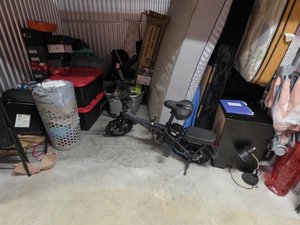 10 x 10 storage unit in Hollywood, FL