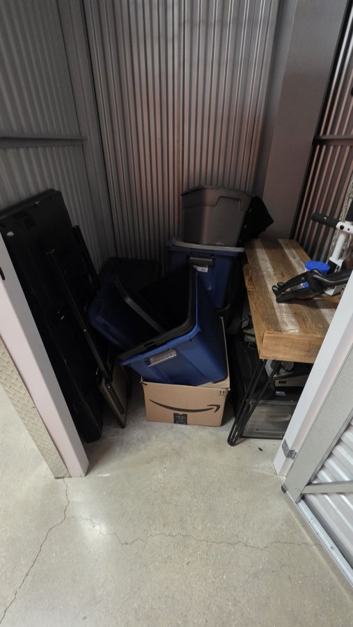 5 x 5 storage unit in Hollywood, FL