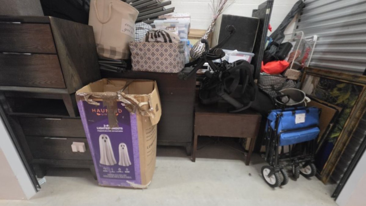 10 x 5 storage unit in Miami, FL