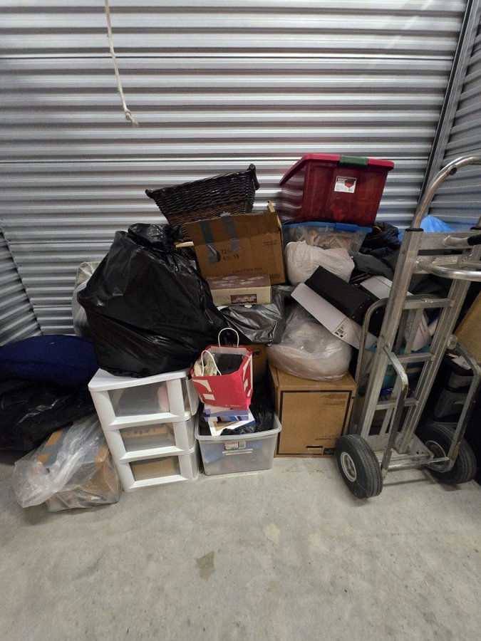 10 x 5 storage unit in Miami, FL