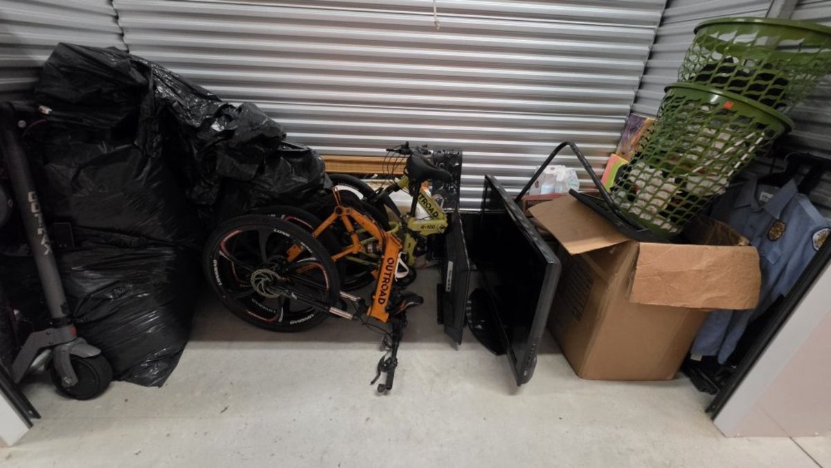 10 x 5 storage unit in Miami, FL