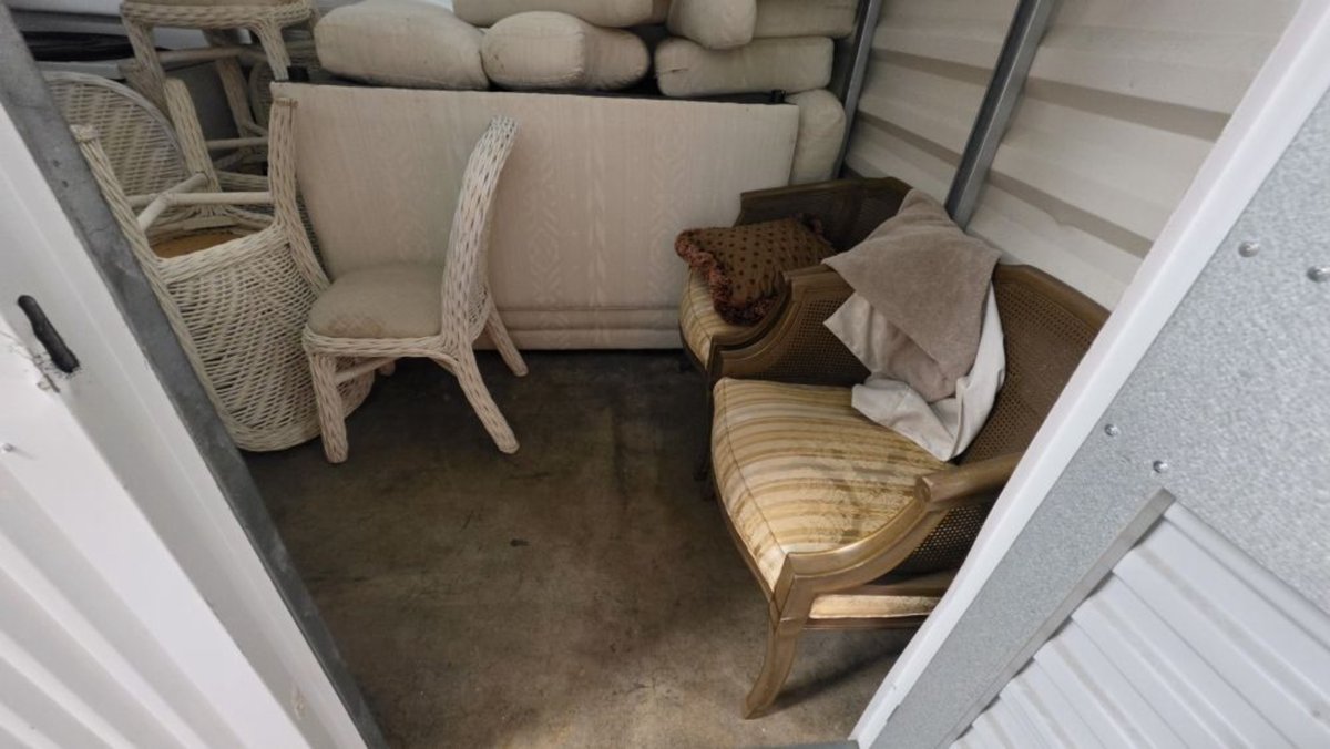 10 x 8 storage unit in Miami, FL