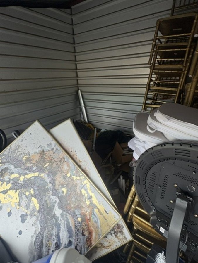 10 x 10 storage unit in Aurora, CO
