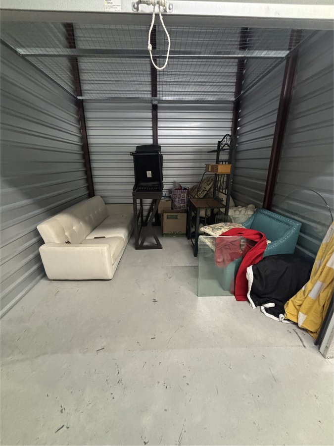 10 x 10 storage unit in Middle River, MD