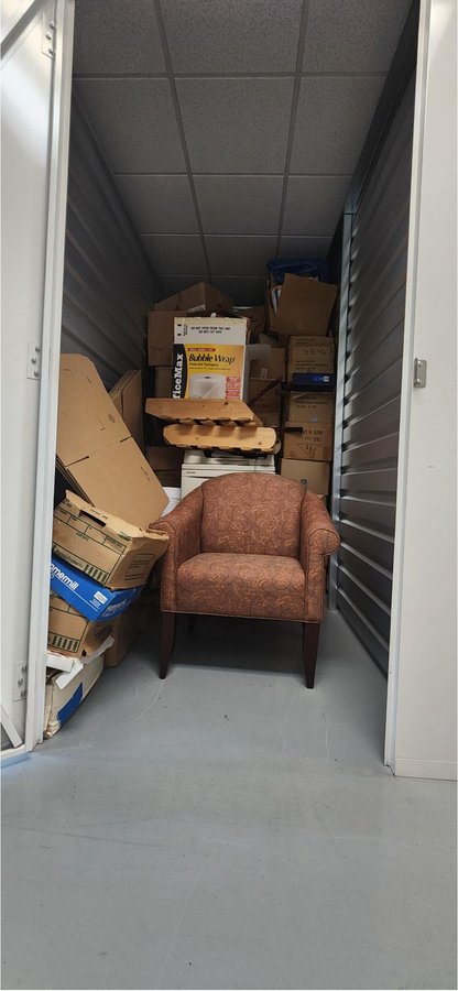10 x 5 storage unit in Hicksville, NY