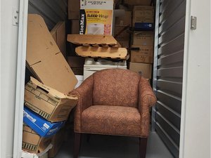 10 x 5 storage unit in Hicksville, NY