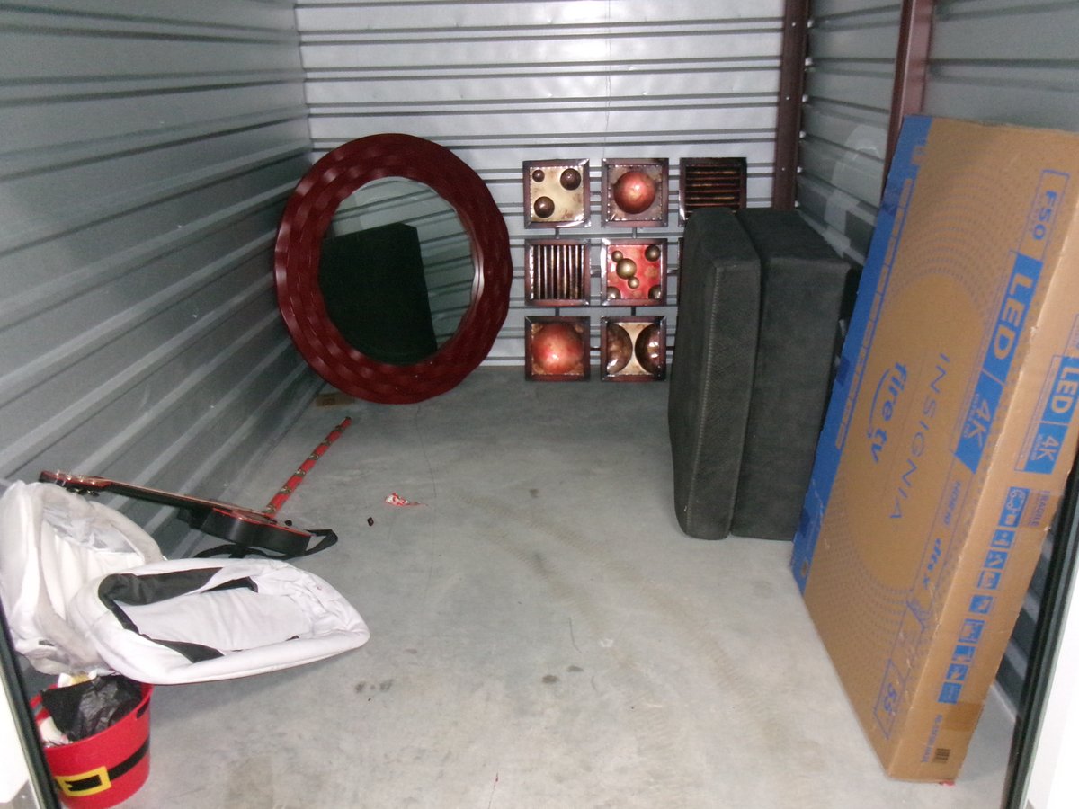 7 x 10 storage unit in Newark, DE
