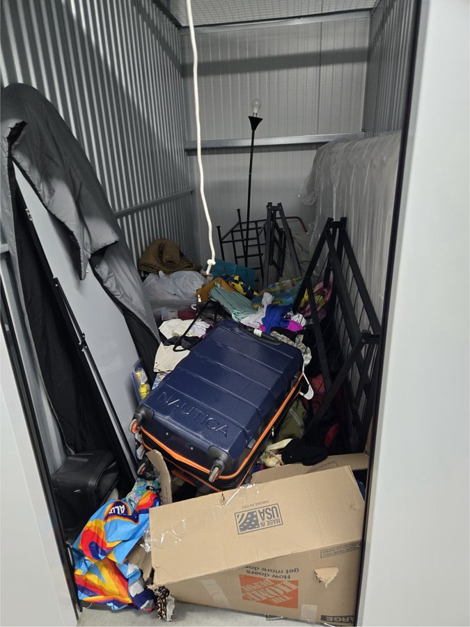 5 x 10 storage unit in Claymont, DE
