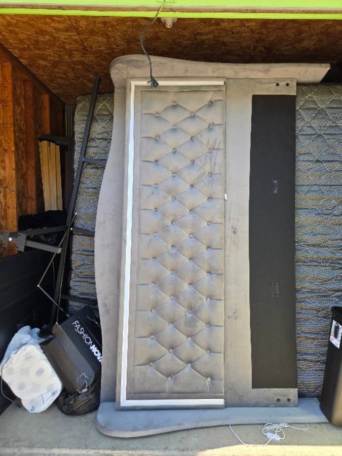 10 x 10 storage unit in Indianapolis, IN