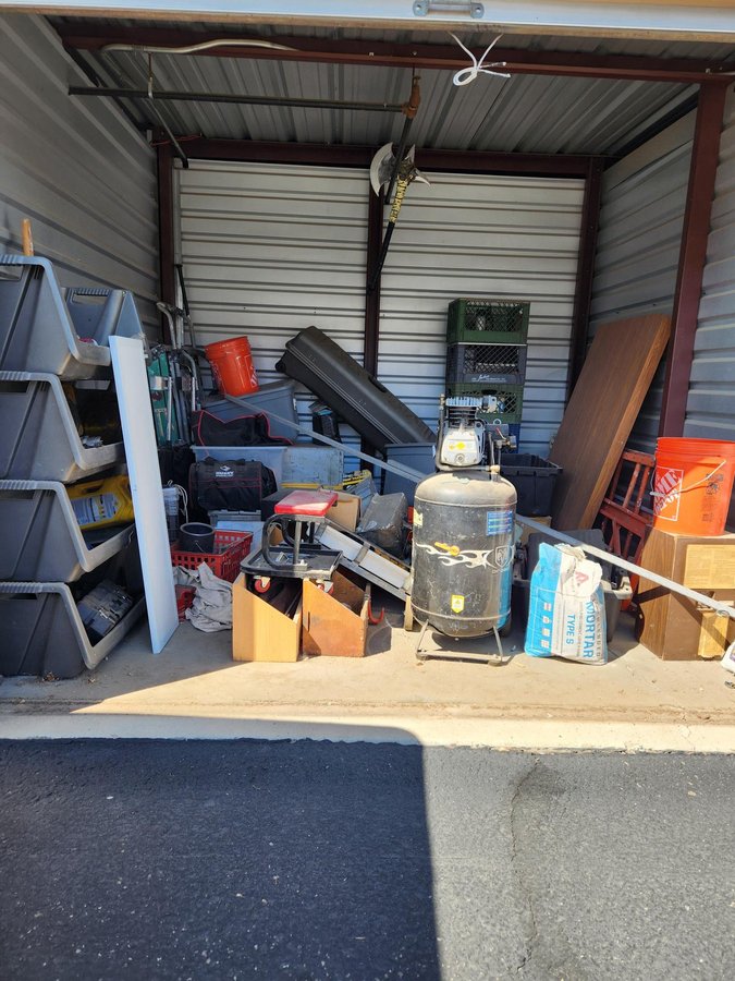 10 x 10 storage unit in Peoria, AZ