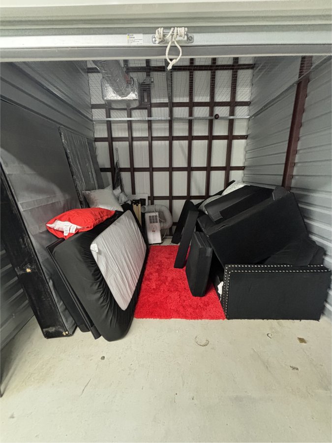 10 x 10 storage unit in Middle River, MD