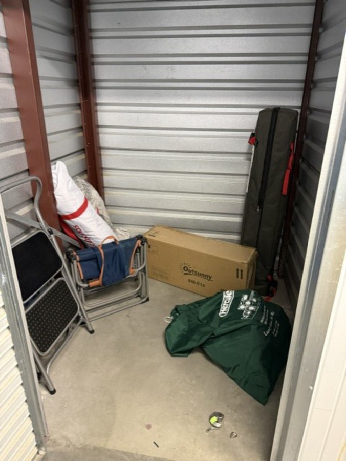 5 x 5 storage unit in Edgewater, NJ