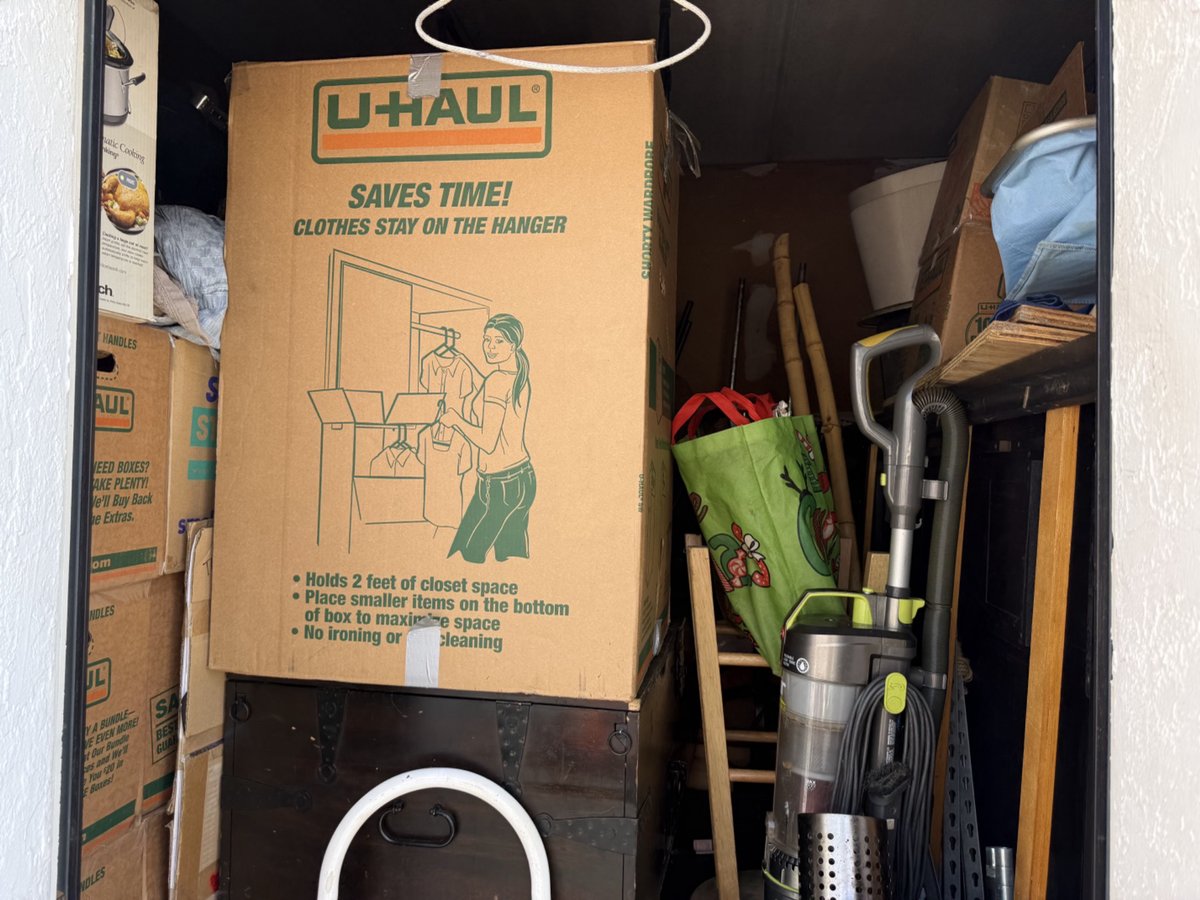 10 x 11 storage unit in Ft Lauderdale, FL