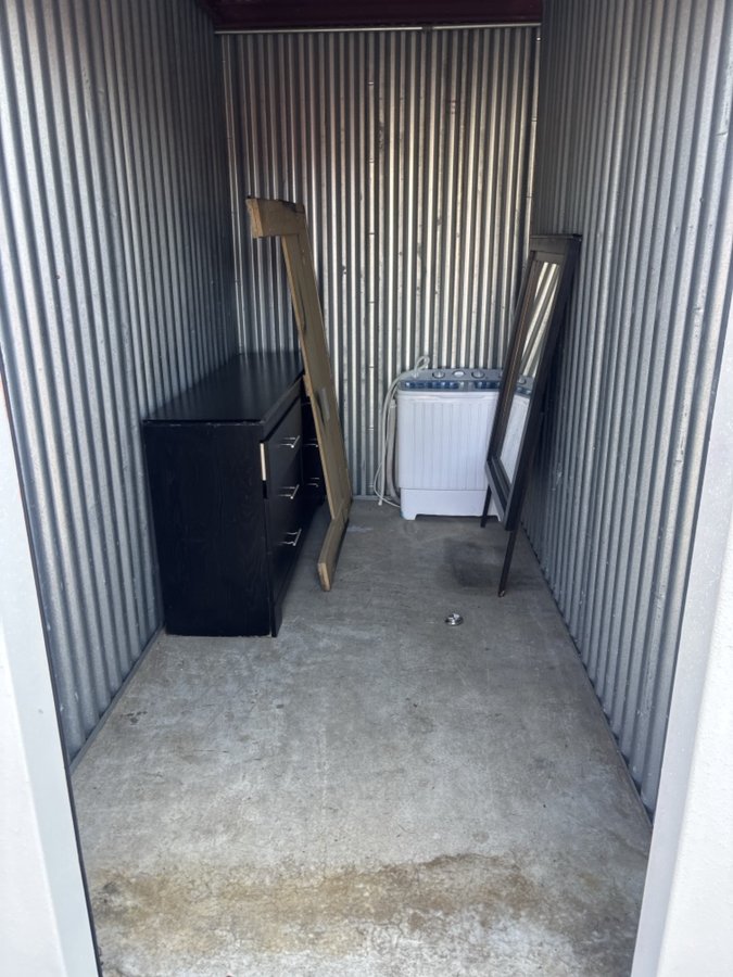5 x 10 storage unit in New Castle, DE