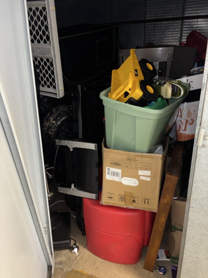 10 x 10 storage unit in Newark, DE