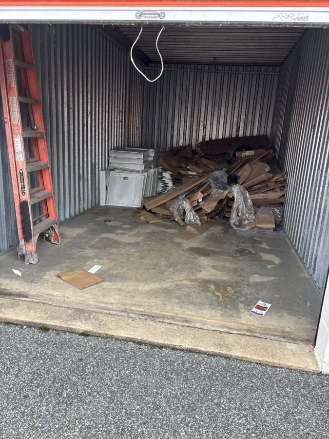 10 x 20 storage unit in Dover, DE