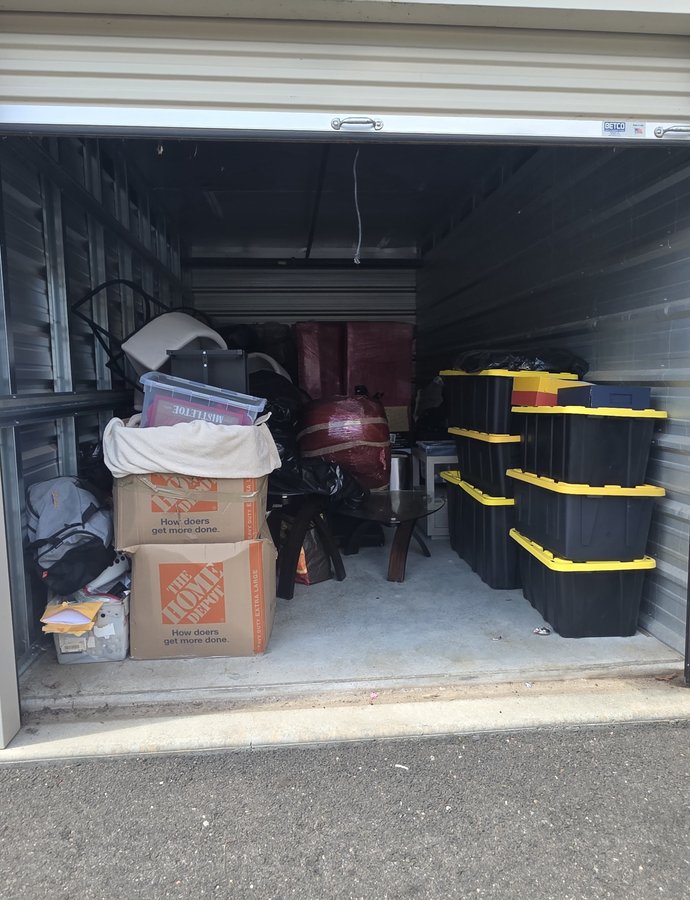 10 x 20 storage unit in Bloomfield, CT