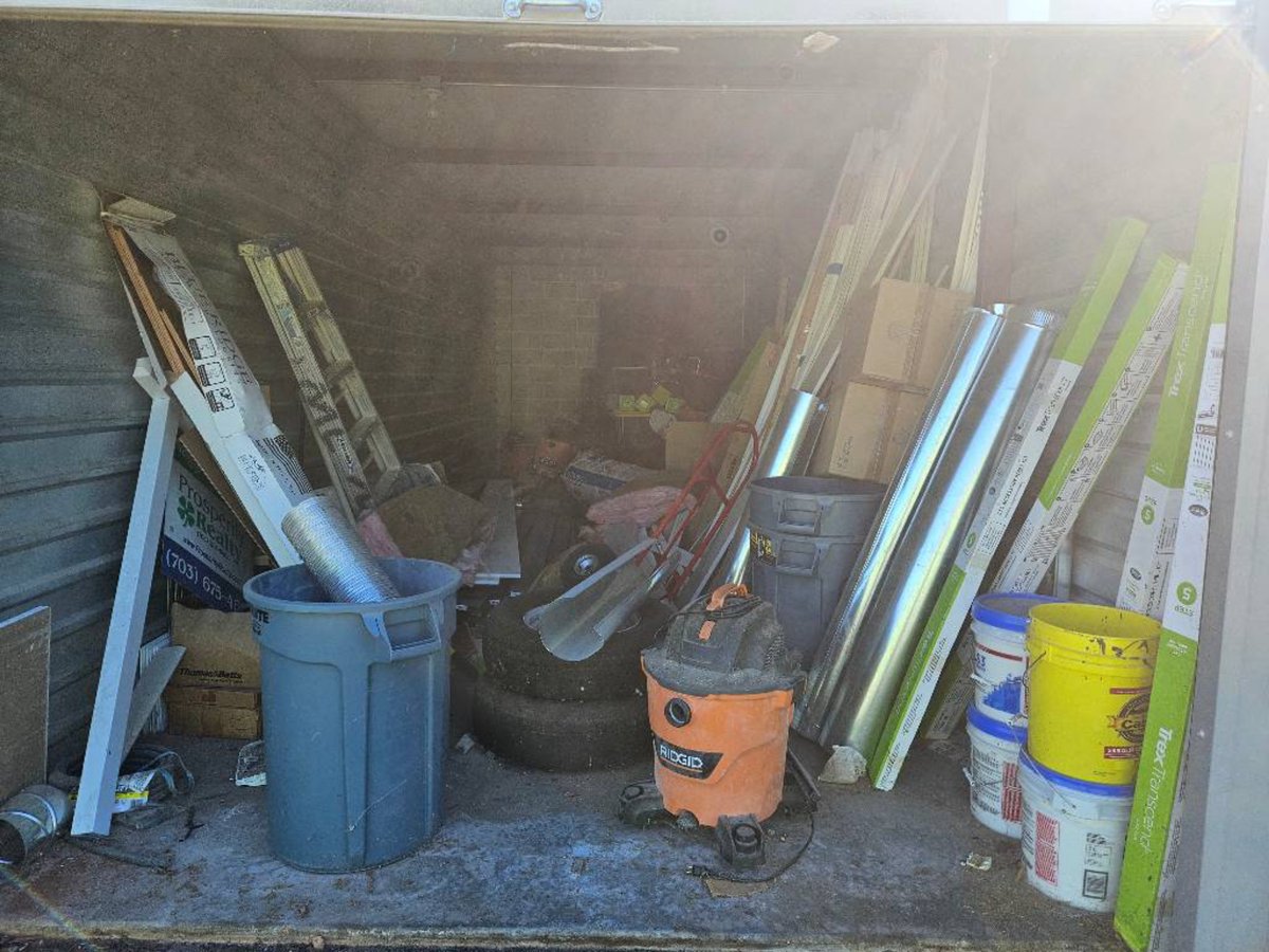 10 x 30 storage unit in Chantilly, VA