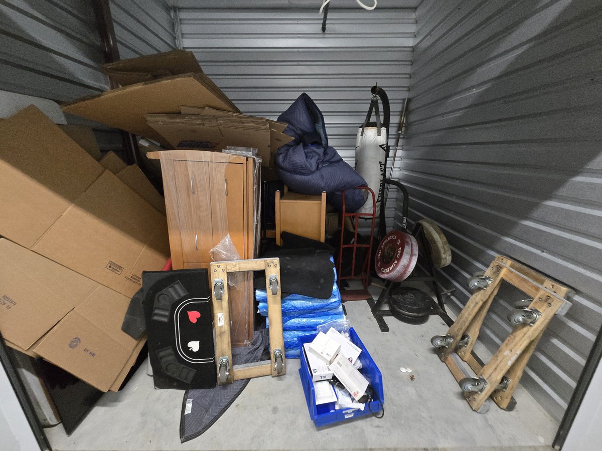10 x 10 storage unit in Orlando, FL